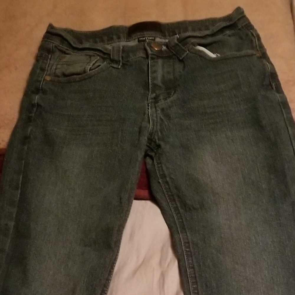 Boys size 10 Steve Madden jeans. Dark blue with light color wash thru knees.